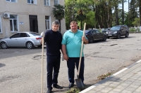 В Очамчыре прошёл общегородской субботник в честь Дня Победы в Великой Отечественной войне 1941-1945 годов